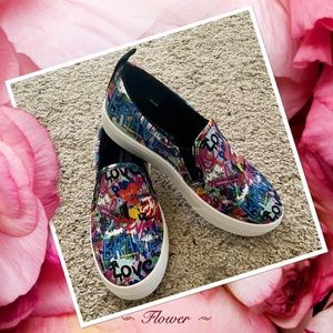 Size 5 Ladies Graffiti design slip on shoes